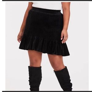 Torrid BLACK VELVET SMOCKED RUFFLE MINI SKIRT SZ4
